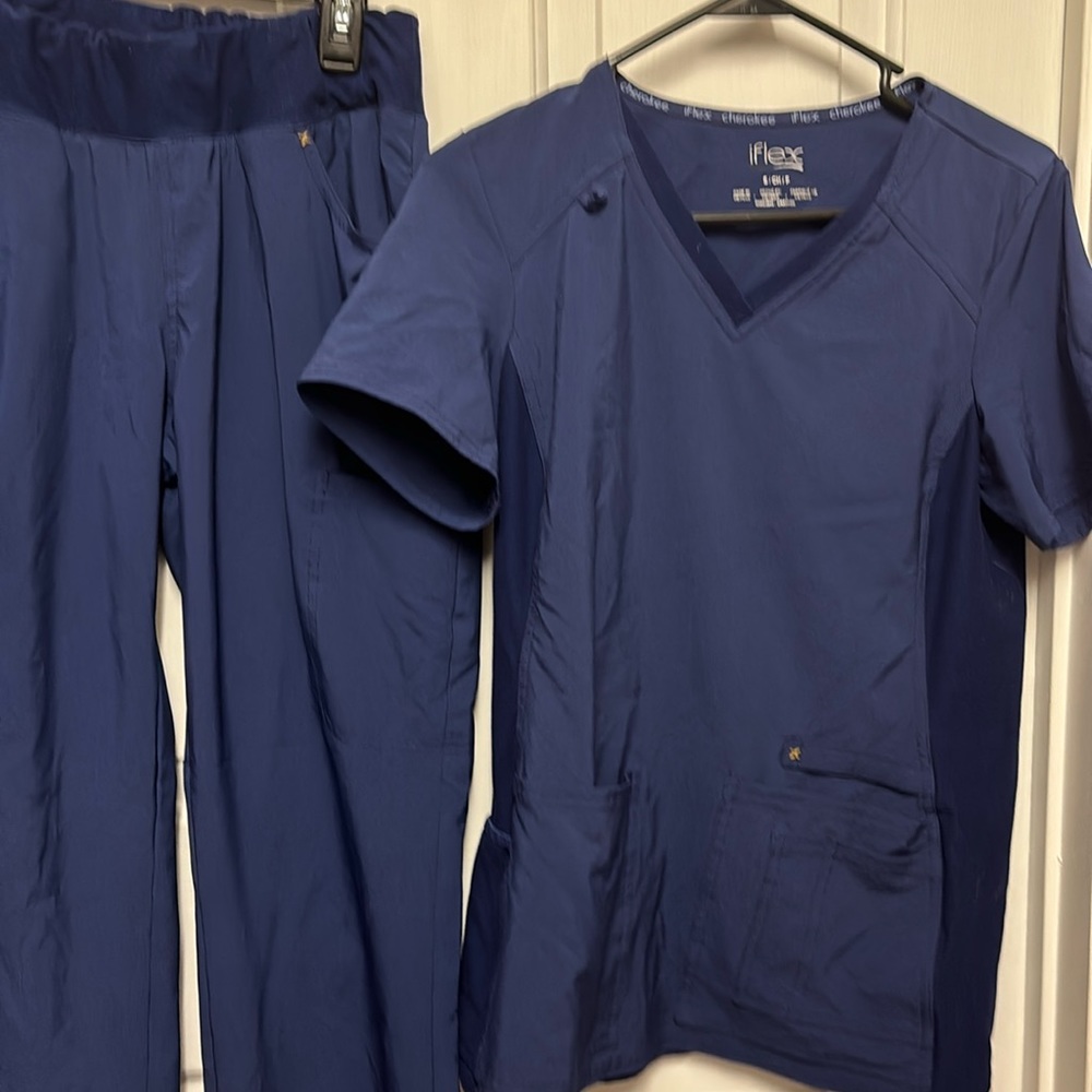 Cherokee iflex scrub set.